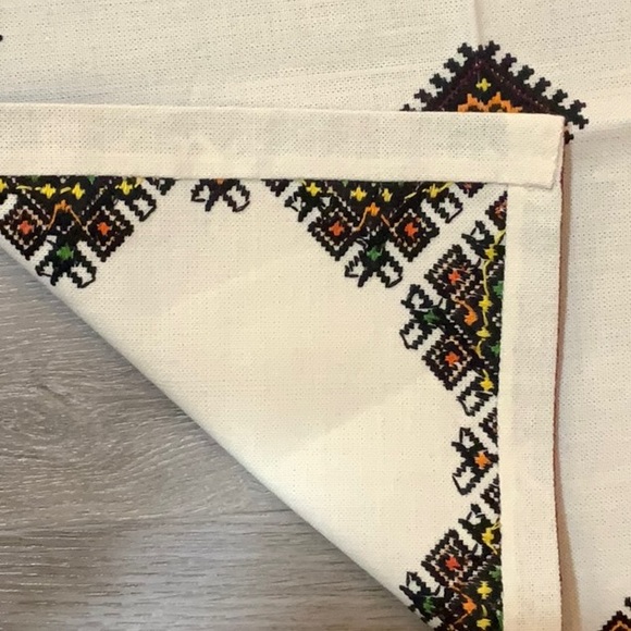 Ukrainian Hand Embroidered Table Topper - NWT - made in Ukraine. A Piece of Art! - Picture 4 of 4